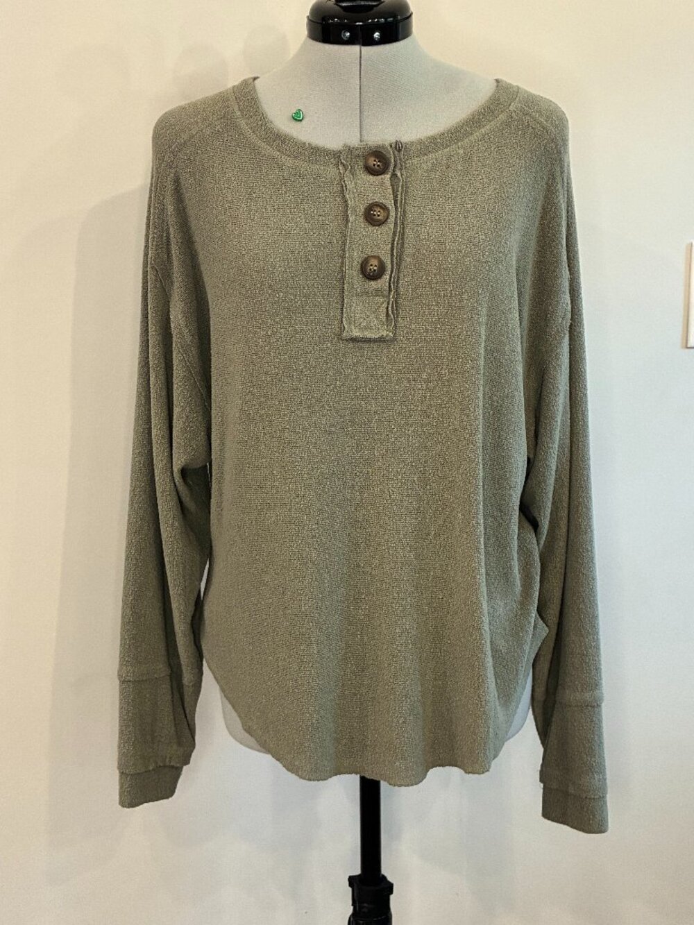 BKE Women’s Olive Green Henley Pullover Sweater Long Sleeve Casual 0345